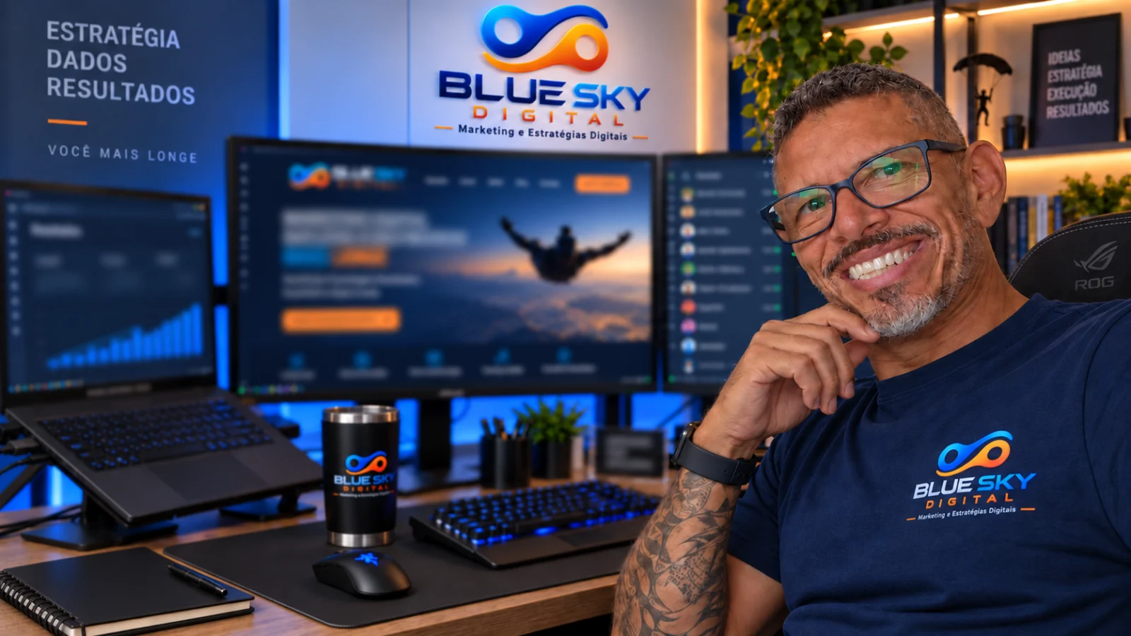 Evandro, especialista em marketing e tecnologia da Blue Sky Digital, em seu escritório
